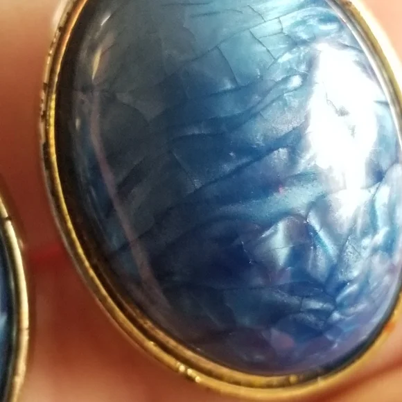 Vintage earrings chunky clip on oval egg shaped wavy pearlized blue gold tone - Picture 8 of 14